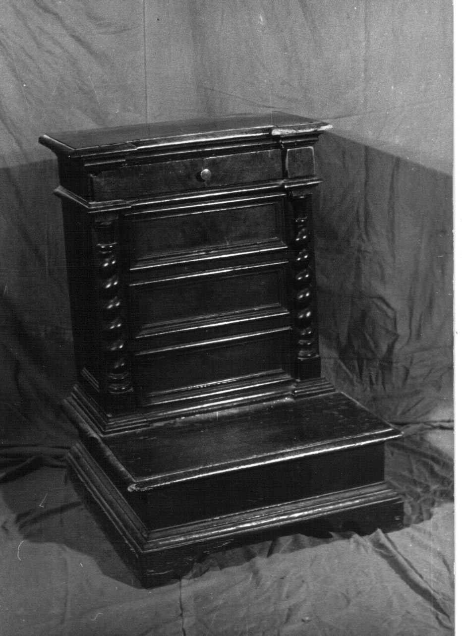 inginocchiatoio - a stipetto, coppia - bottega Italia centrale (sec. XVII)