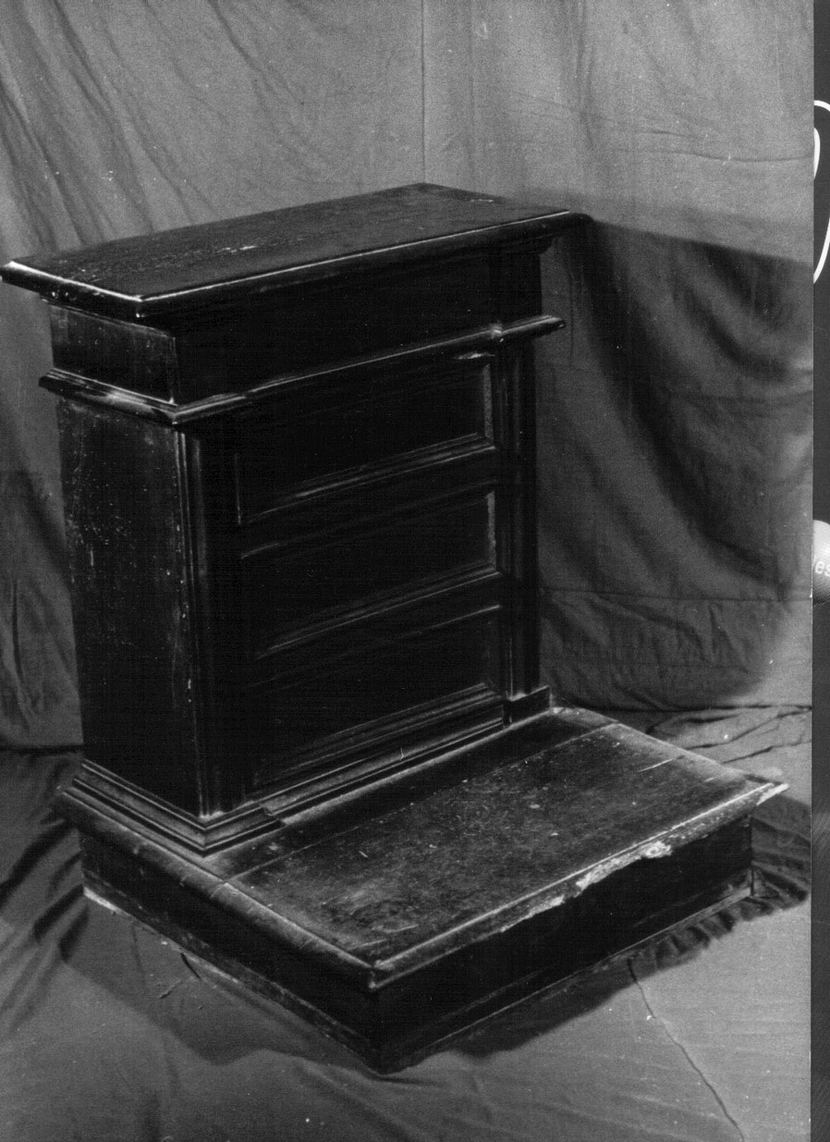 inginocchiatoio - a stipetto, opera isolata - bottega Italia centrale (sec. XVIII)