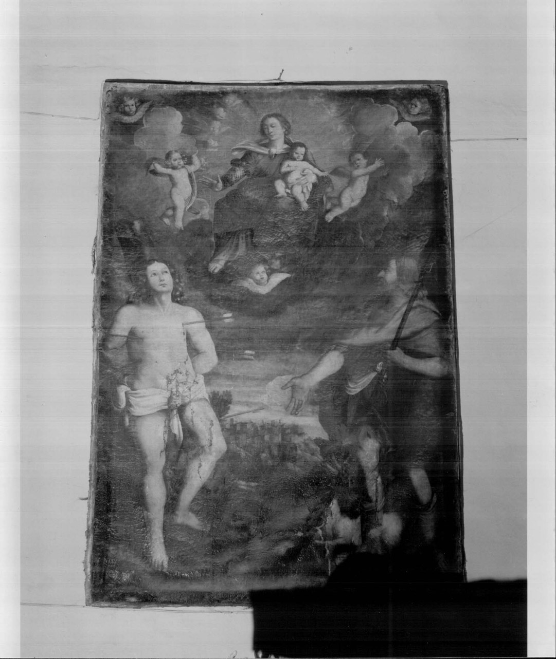 Madonna con Bambino e angeli tra San Sebastiano e San Rocco (dipinto, opera isolata) - ambito Italia centrale (sec. XVII)