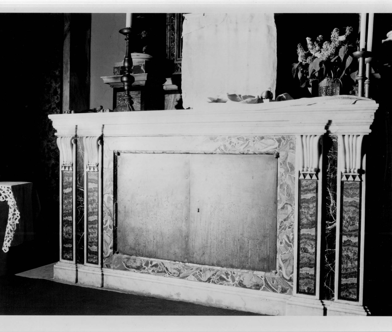 altare, complesso decorativo - bottega Italia centrale (ultimo quarto sec. XVII)