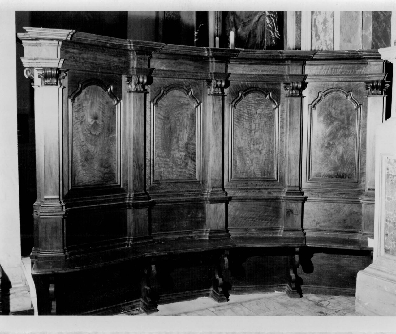 stalli del coro, serie - bottega Italia centrale (sec. XVIII)