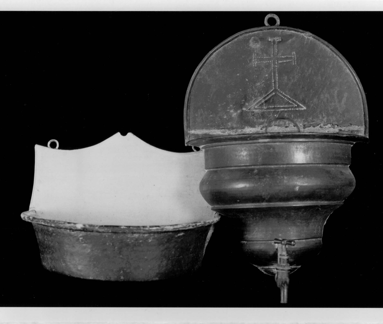 lavabo da sacrestia, opera isolata - bottega Italia centrale (sec. XVIII)