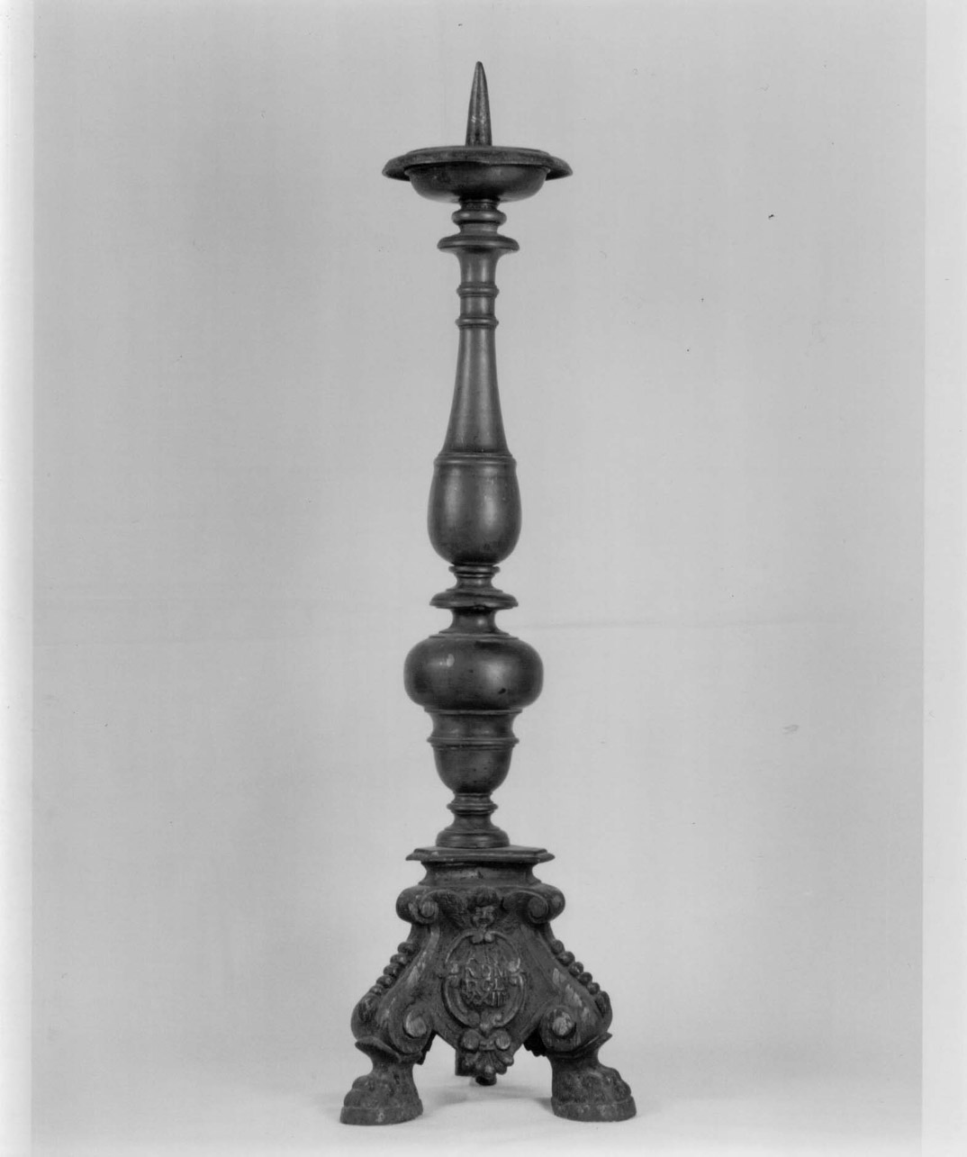 candeliere d'altare, opera isolata - bottega Italia centrale (terzo quarto sec. XVII)