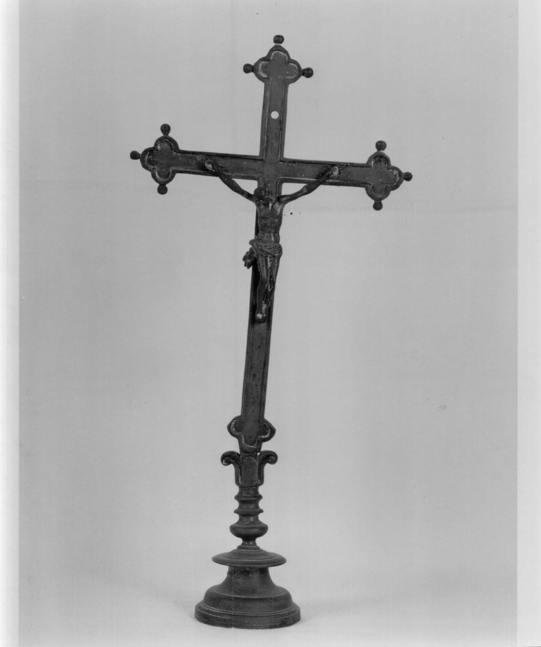 Cristo crocifisso (croce d'altare, opera isolata) - bottega Italia centrale (sec. XVII)