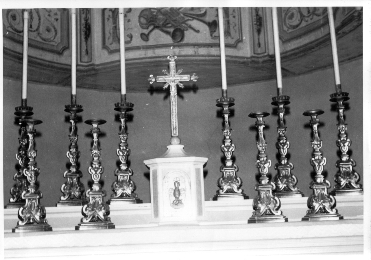 candeliere d'altare, serie - bottega Italia centrale (sec. XVIII)