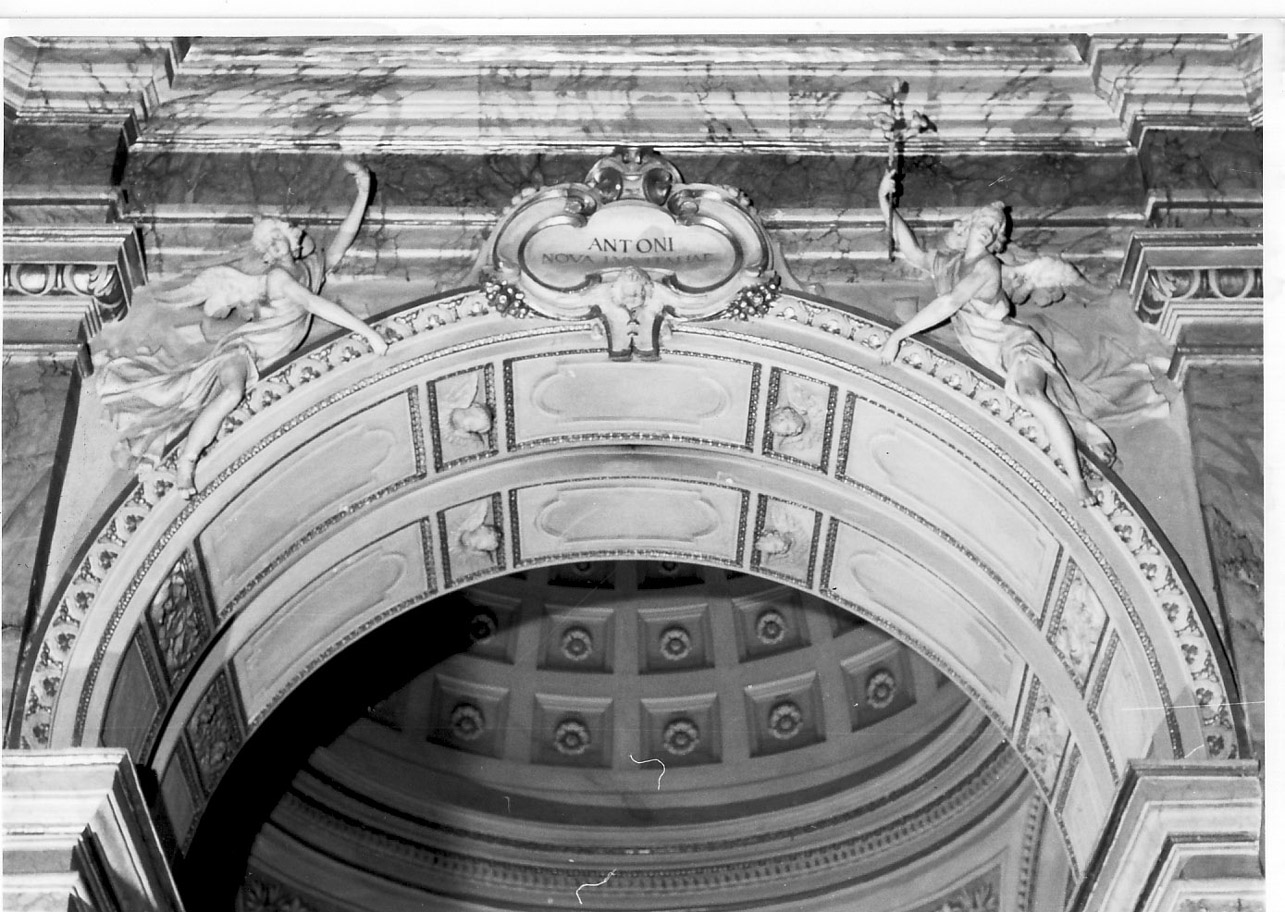 angeli (decorazione plastica, opera isolata) - bottega Italia centrale (terzo quarto, secondo quarto sec. XVIII, sec. XIX)