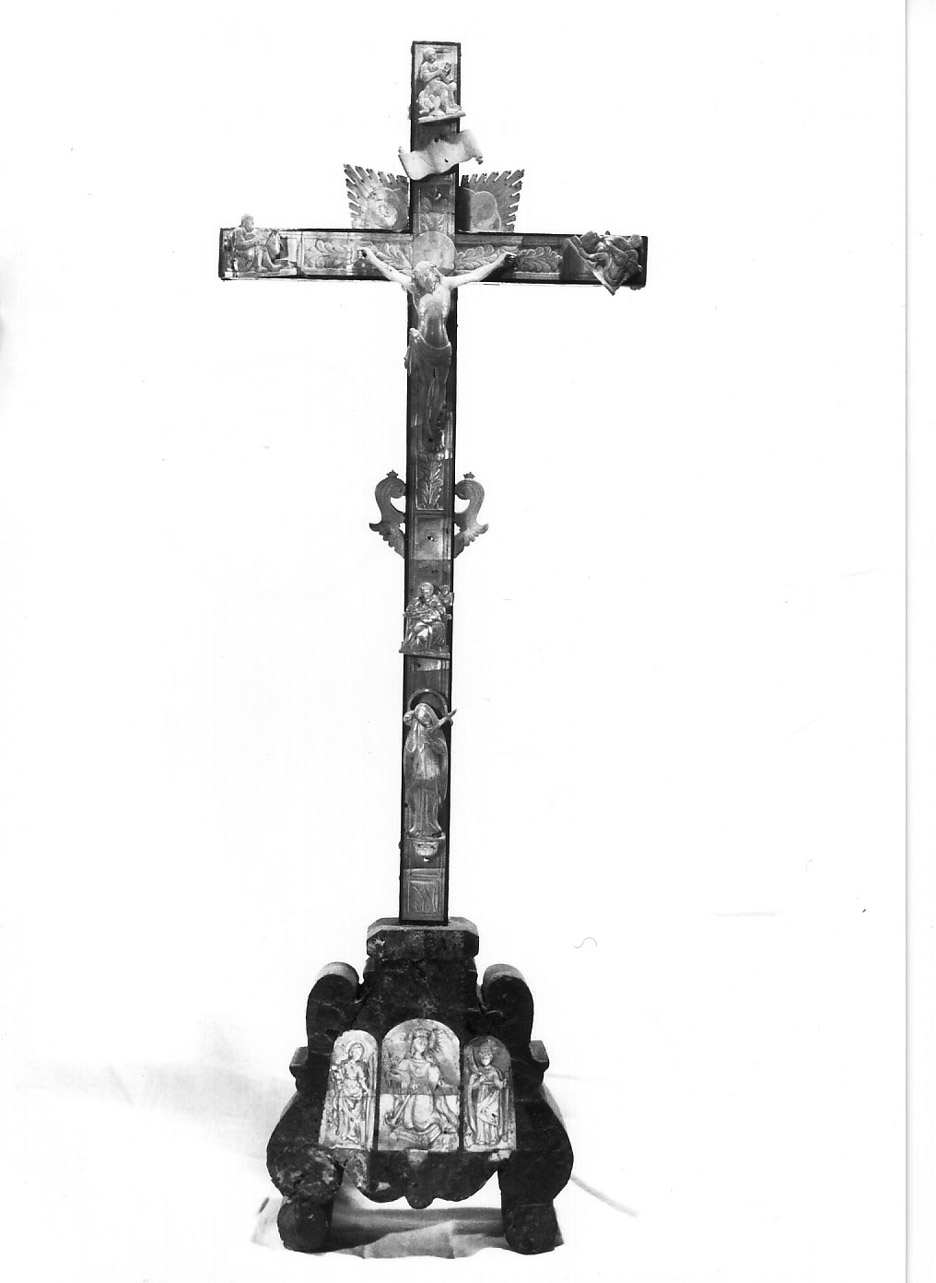 Cristo crocifisso (croce d'altare, opera isolata) - bottega Italia centrale (sec. XIX)