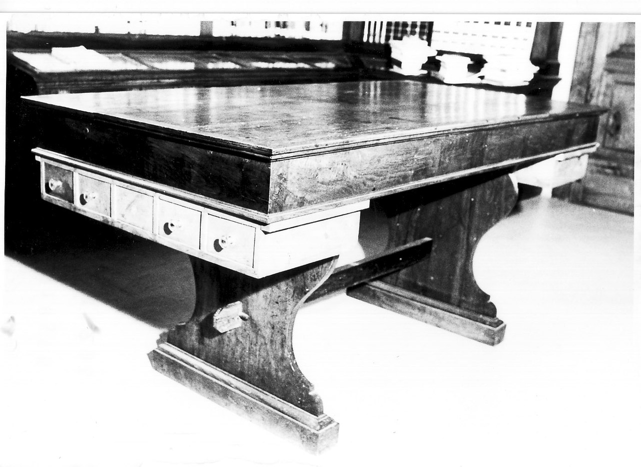 tavolo, opera isolata - bottega Italia centrale (sec. XIX)