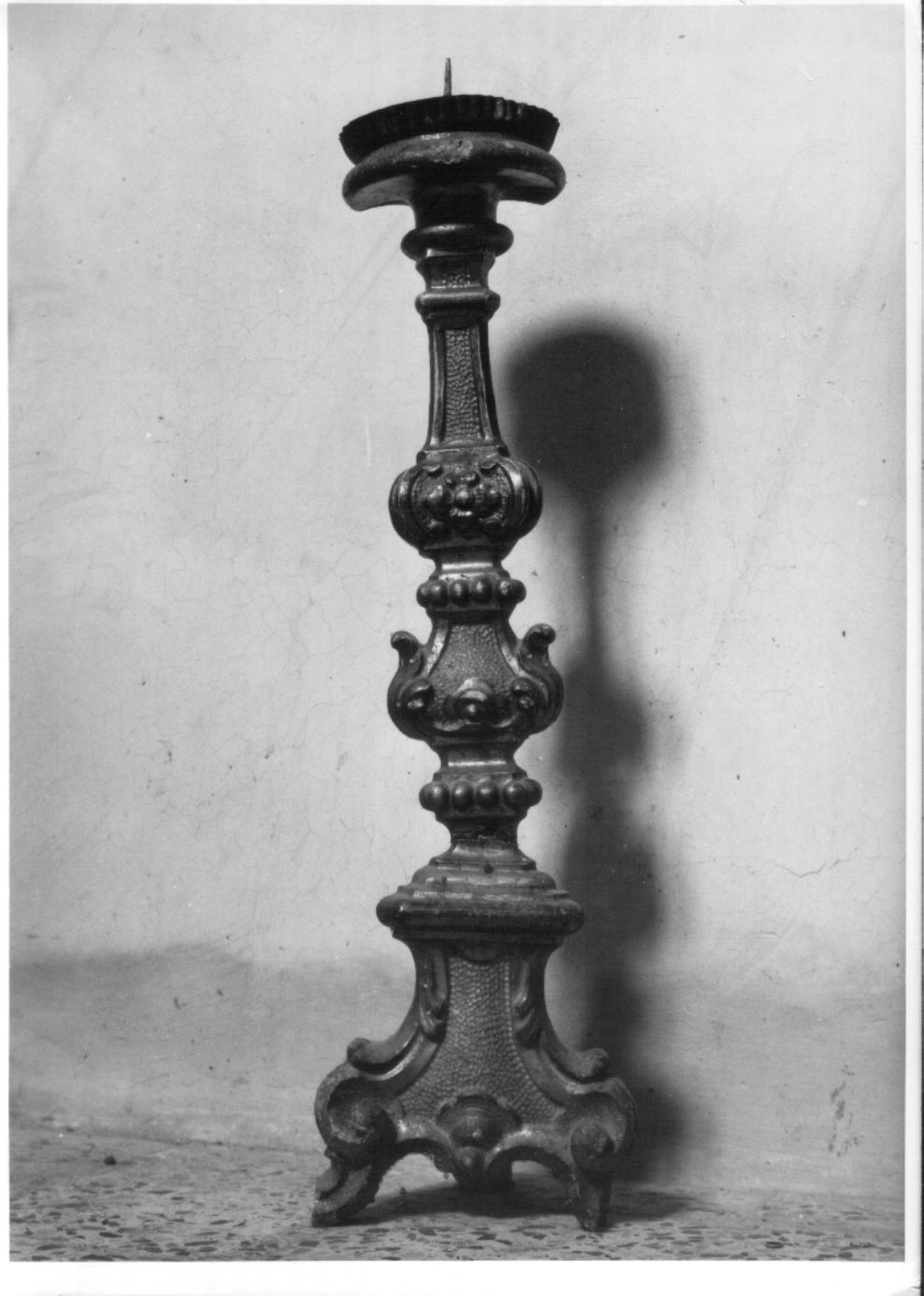 candeliere d'altare, serie - bottega Italia centrale (sec. XVIII)