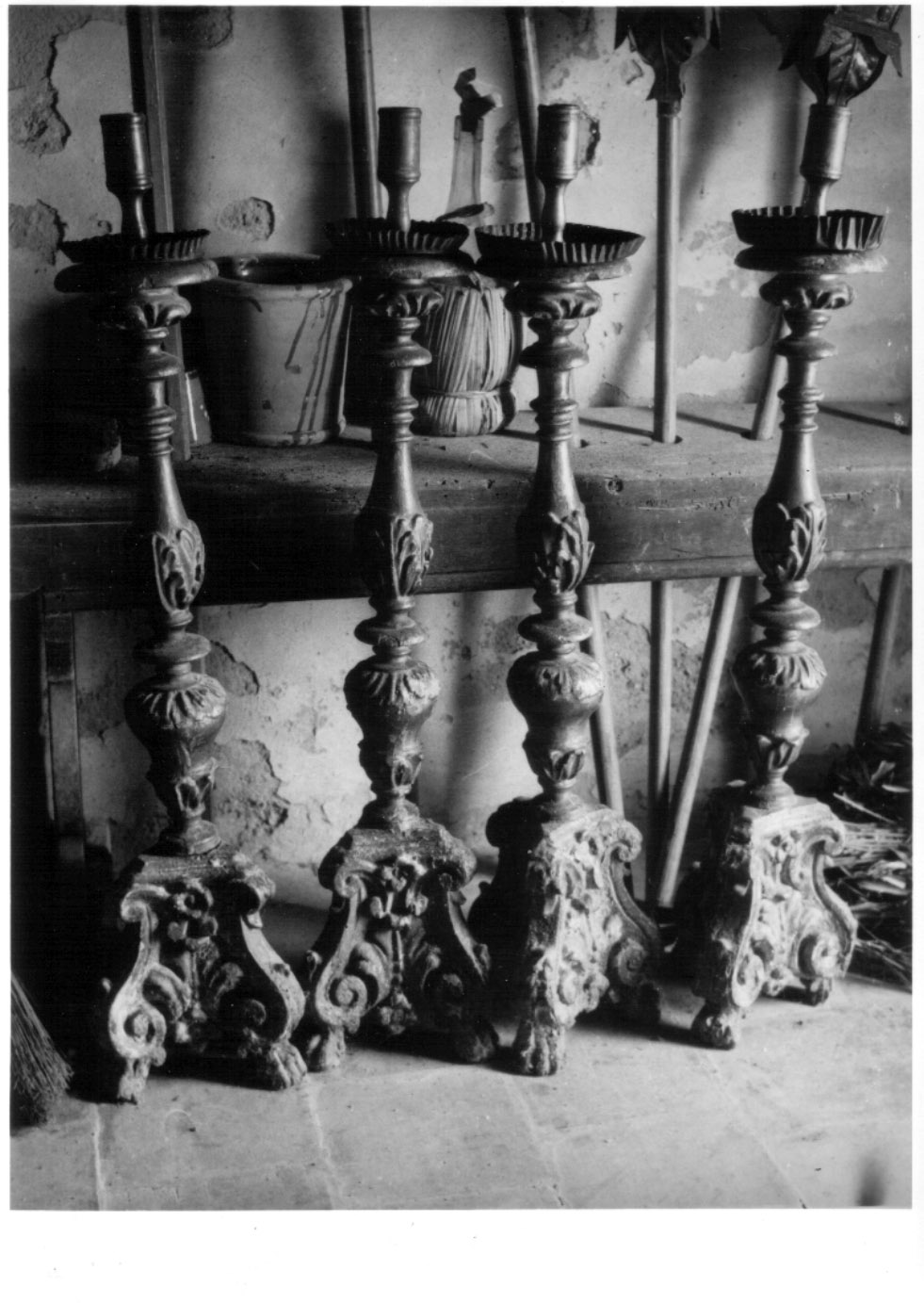 candeliere d'altare, serie - bottega Italia centrale (prima metà sec. XVIII)