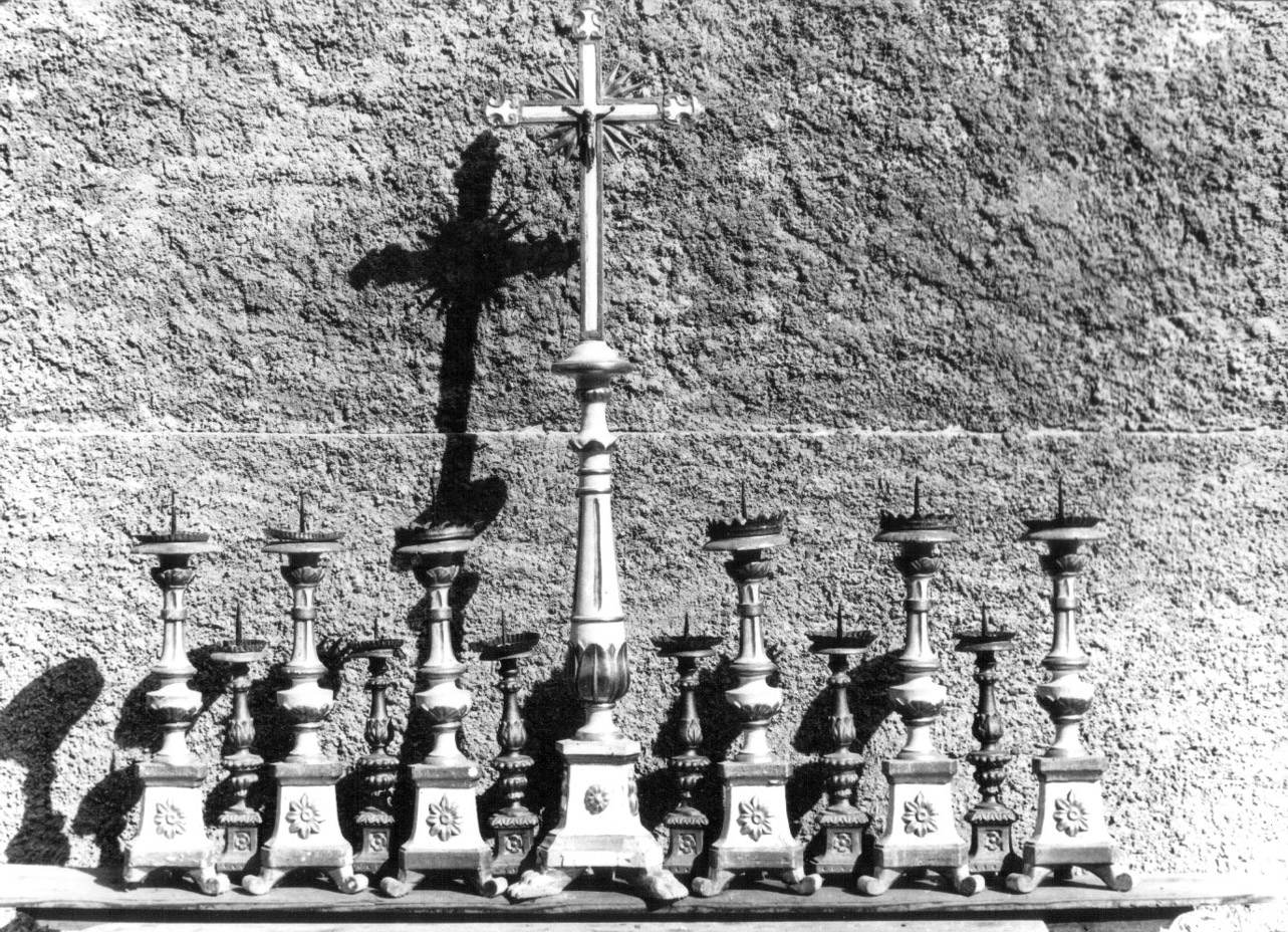 candeliere d'altare, serie - bottega Italia centrale (primo quarto sec. XIX)