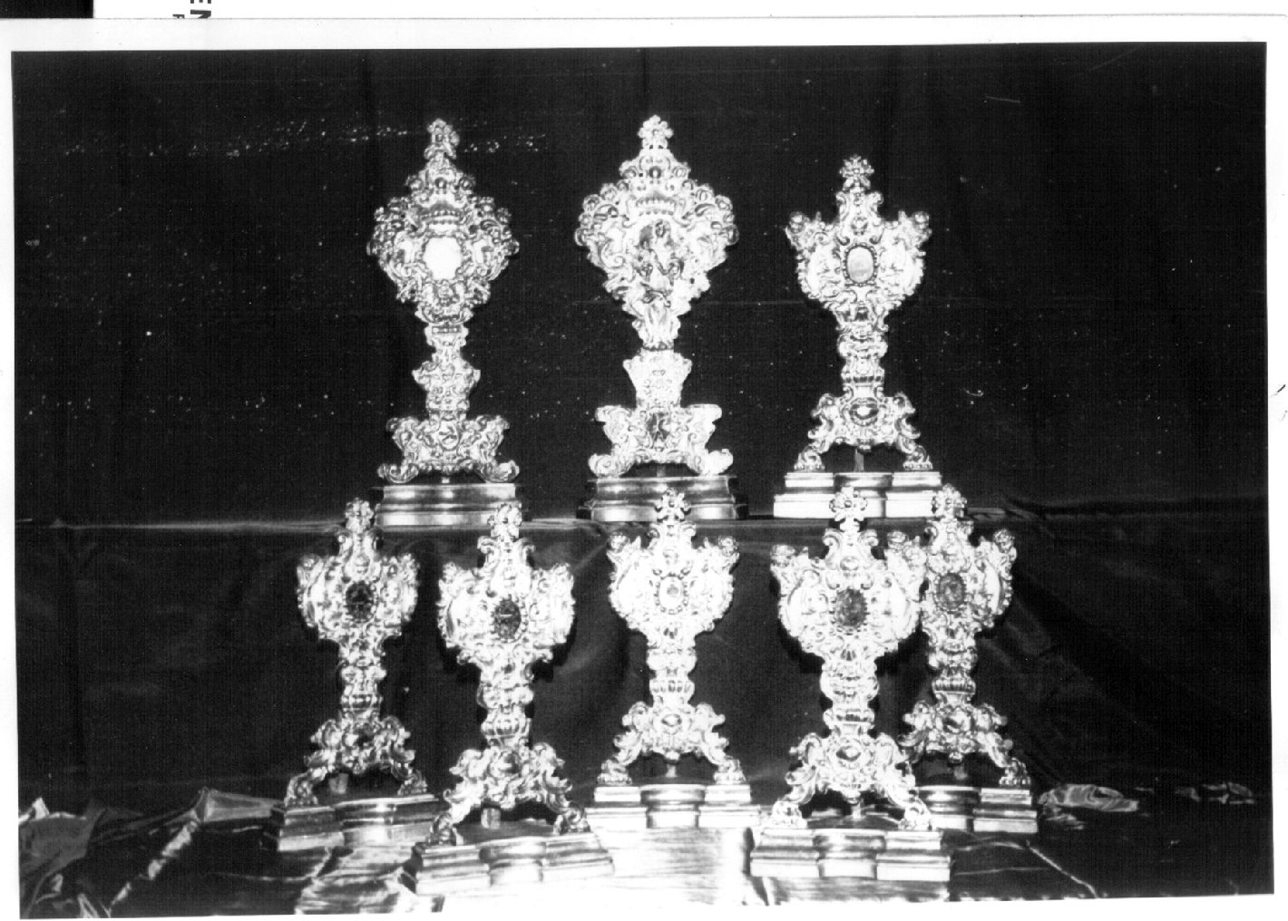 reliquiario - a ostensorio, serie - bottega Italia centrale (sec. XVIII)