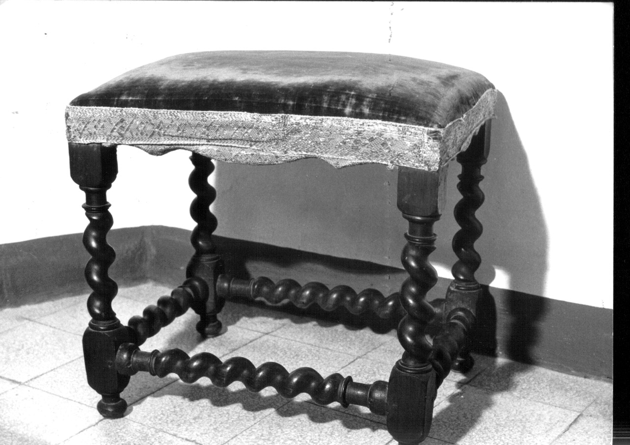 sgabello, coppia - bottega Italia centrale (seconda metà sec. XVII)