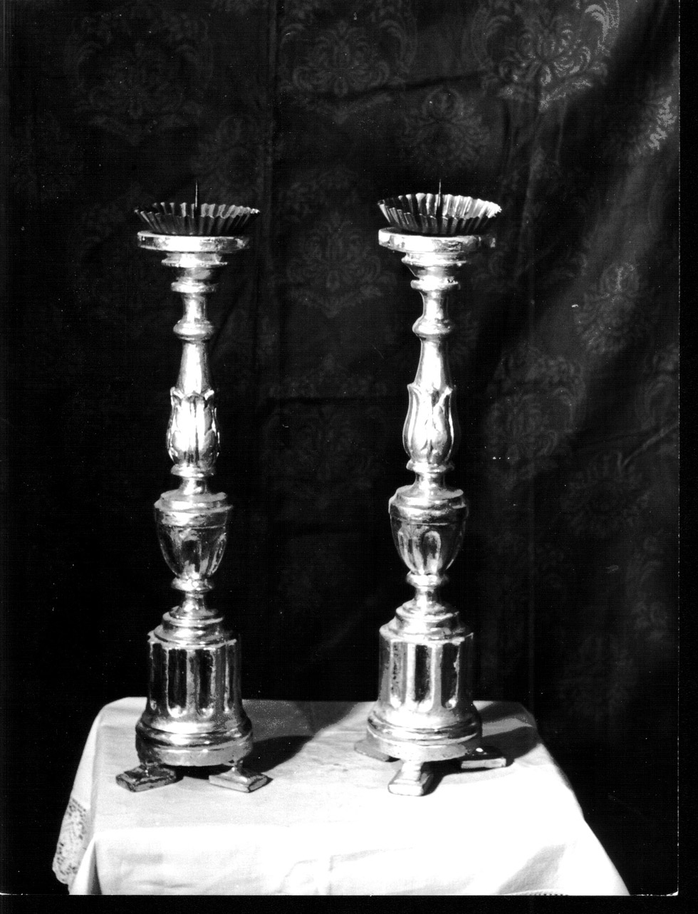 candeliere d'altare, coppia - bottega Italia centrale (prima metà sec. XIX)