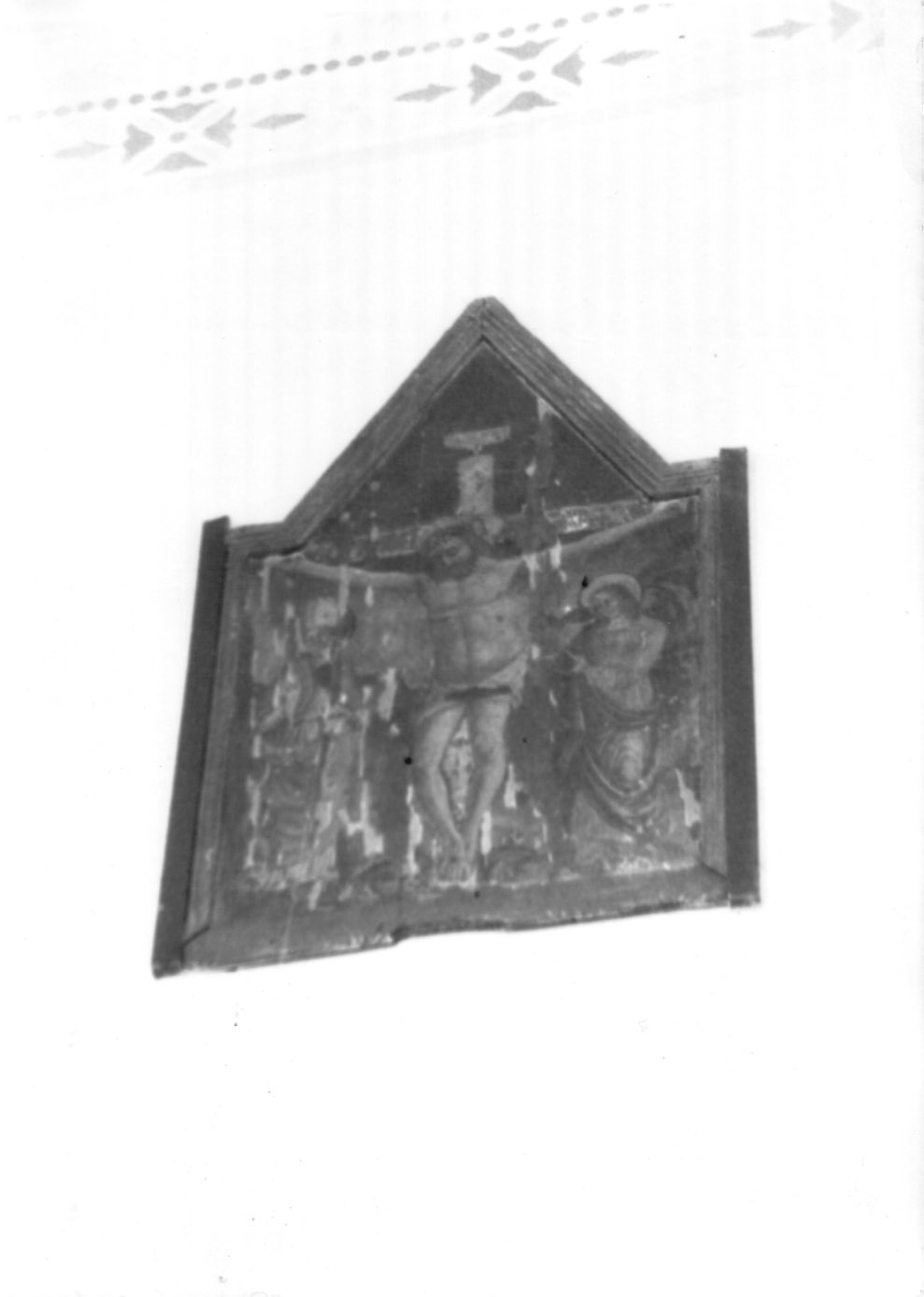 Cristo crocifisso tra santi (dipinto, elemento d'insieme) di Melanzio Francesco (maniera) (fine sec. XV)