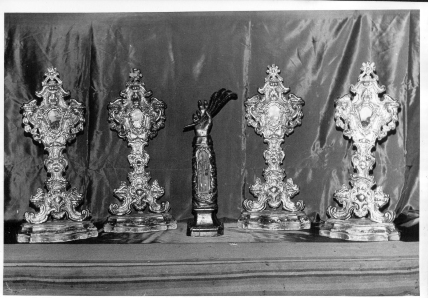 reliquiario - a ostensorio, serie - bottega Italia centrale (sec. XVIII)