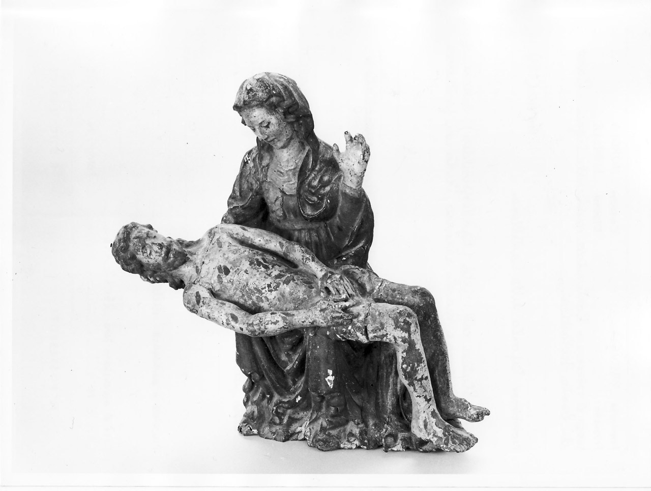 Pietà (statuetta, opera isolata) - bottega Italia centrale (sec. XVI)