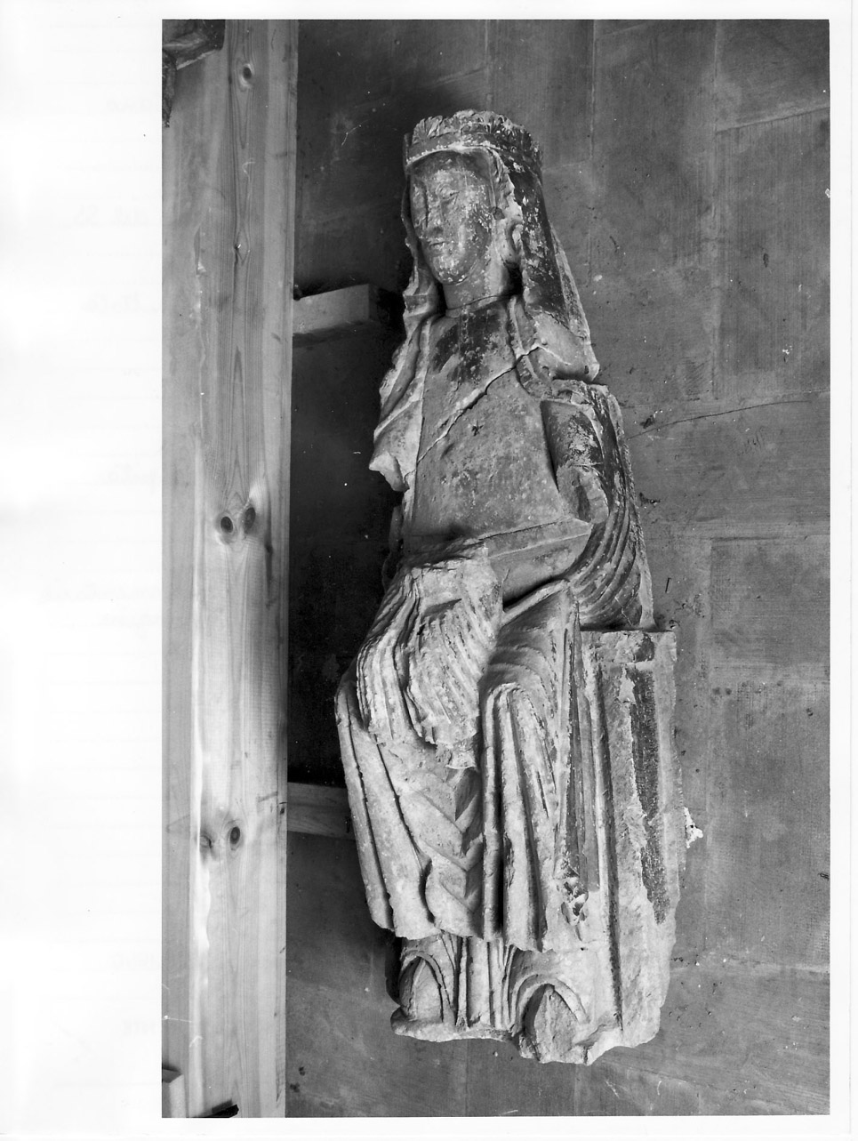 Madonna con Bambino in trono (scultura, opera isolata) - bottega Italia centrale (sec. XIII)