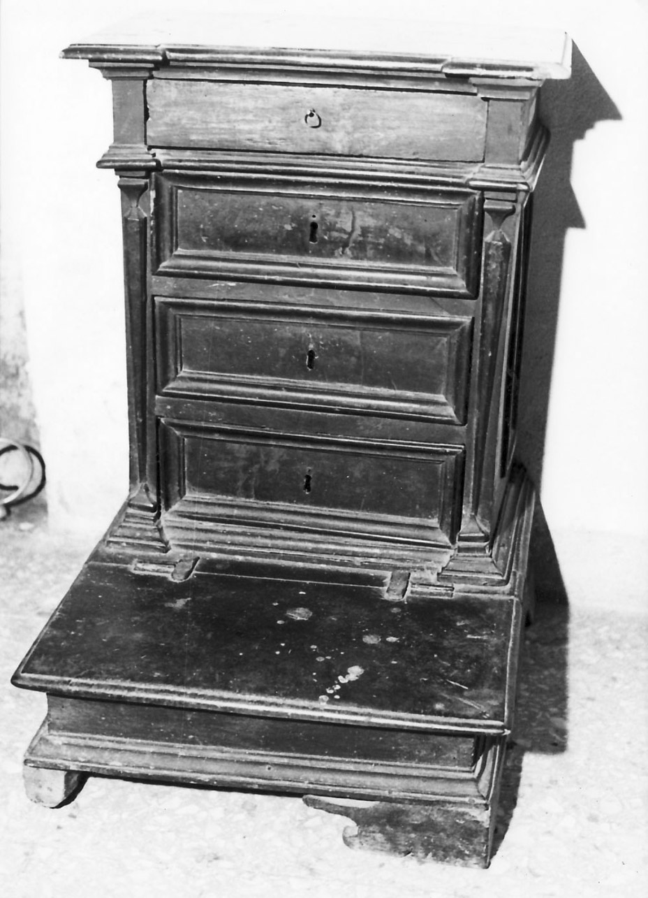 inginocchiatoio - a stipetto, opera isolata - bottega Italia centrale (sec. XVIII)