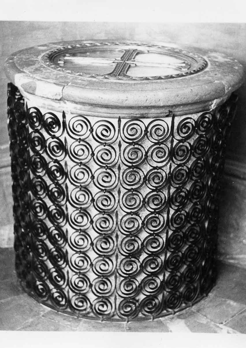 fonte battesimale - a fusto, elemento d'insieme - bottega italiana (sec. XII)