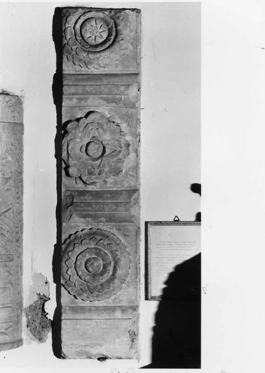 lastra, opera isolata - bottega italiana (secc. XV/ XVI)