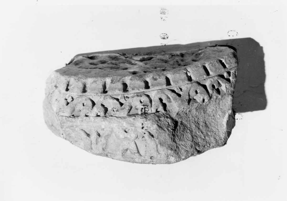 base di colonna, opera isolata - bottega italiana (sec. XVI)