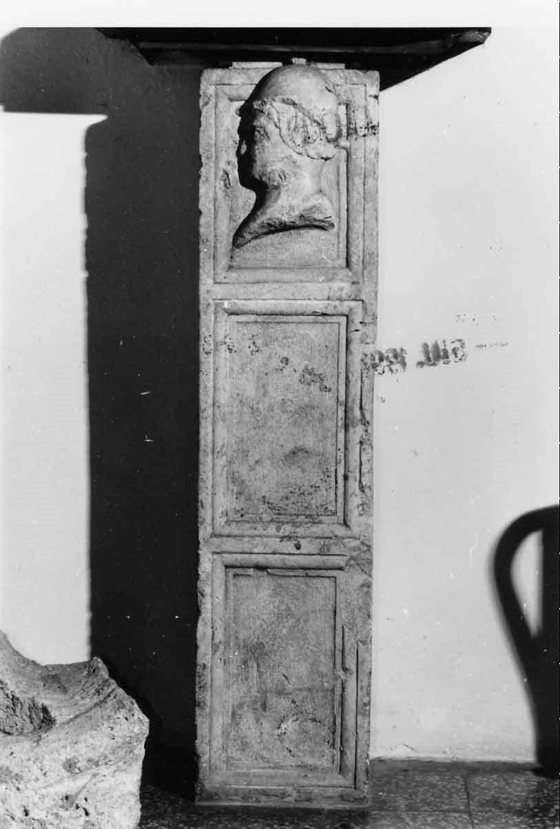 pilastrino, opera isolata - bottega italiana (sec. XVI)