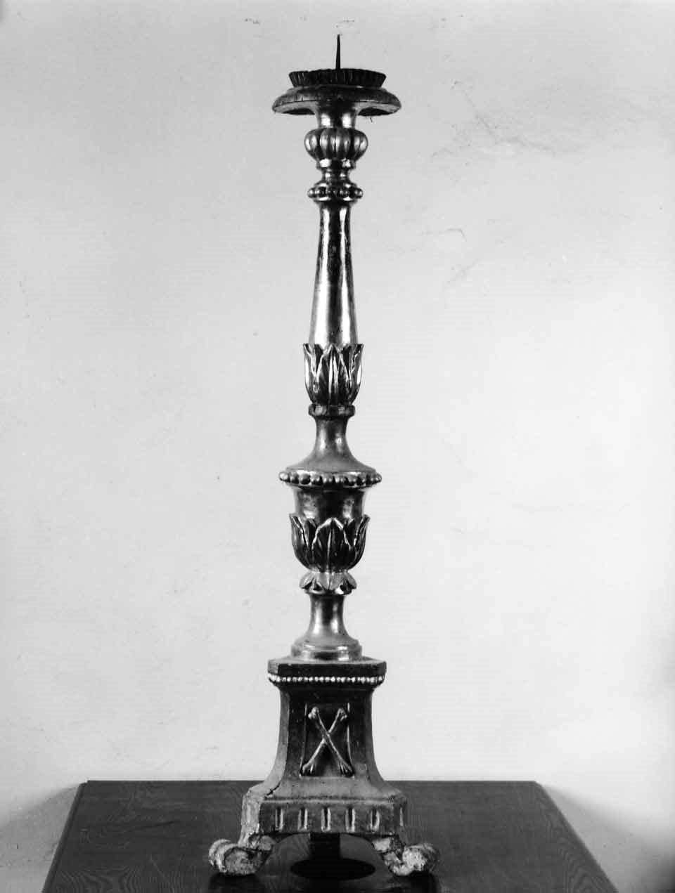 candeliere, opera isolata - bottega italiana (sec. XVII)