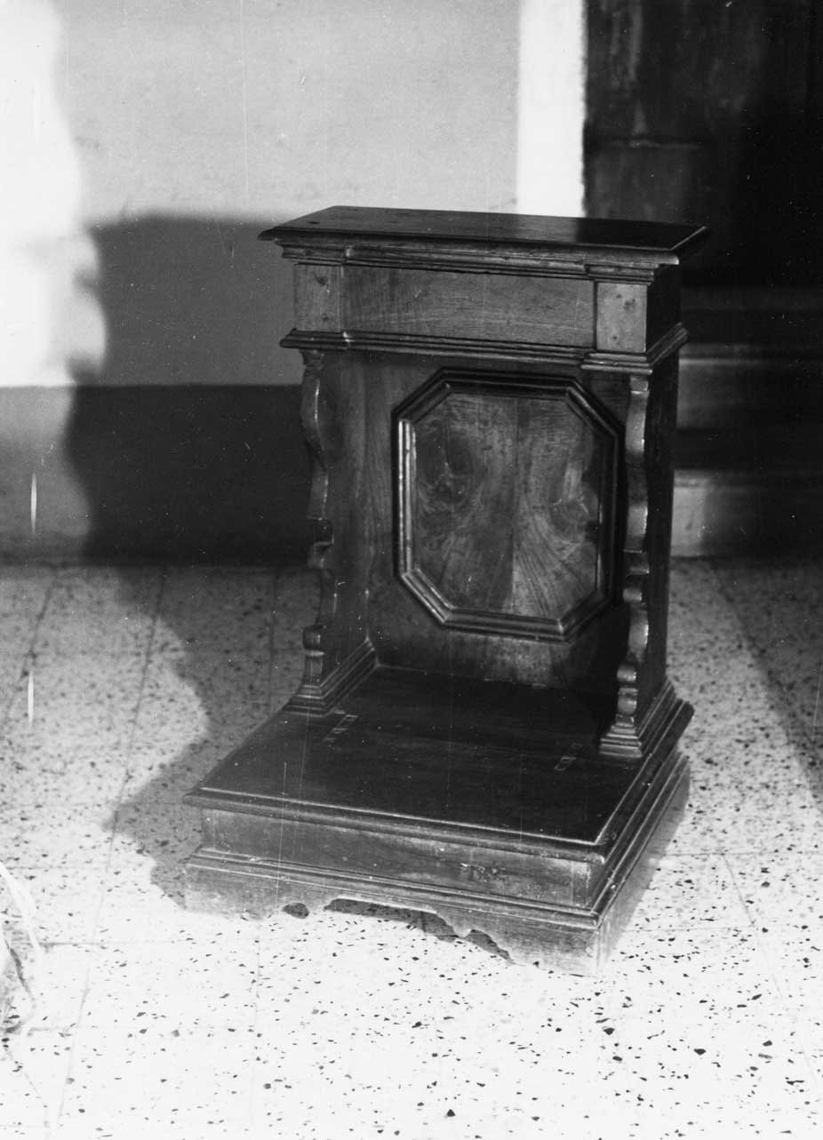 inginocchiatoio - a montanti sagomati, opera isolata - bottega Italia centrale (sec. XVIII)