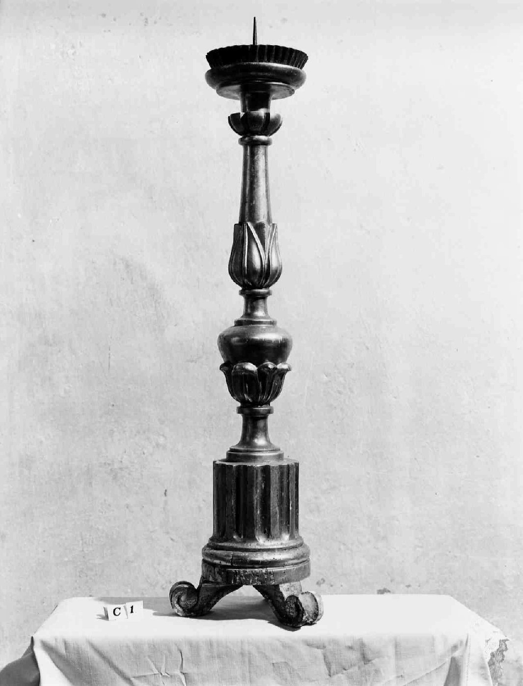 candeliere d'altare, serie - bottega umbra (sec. XIX)