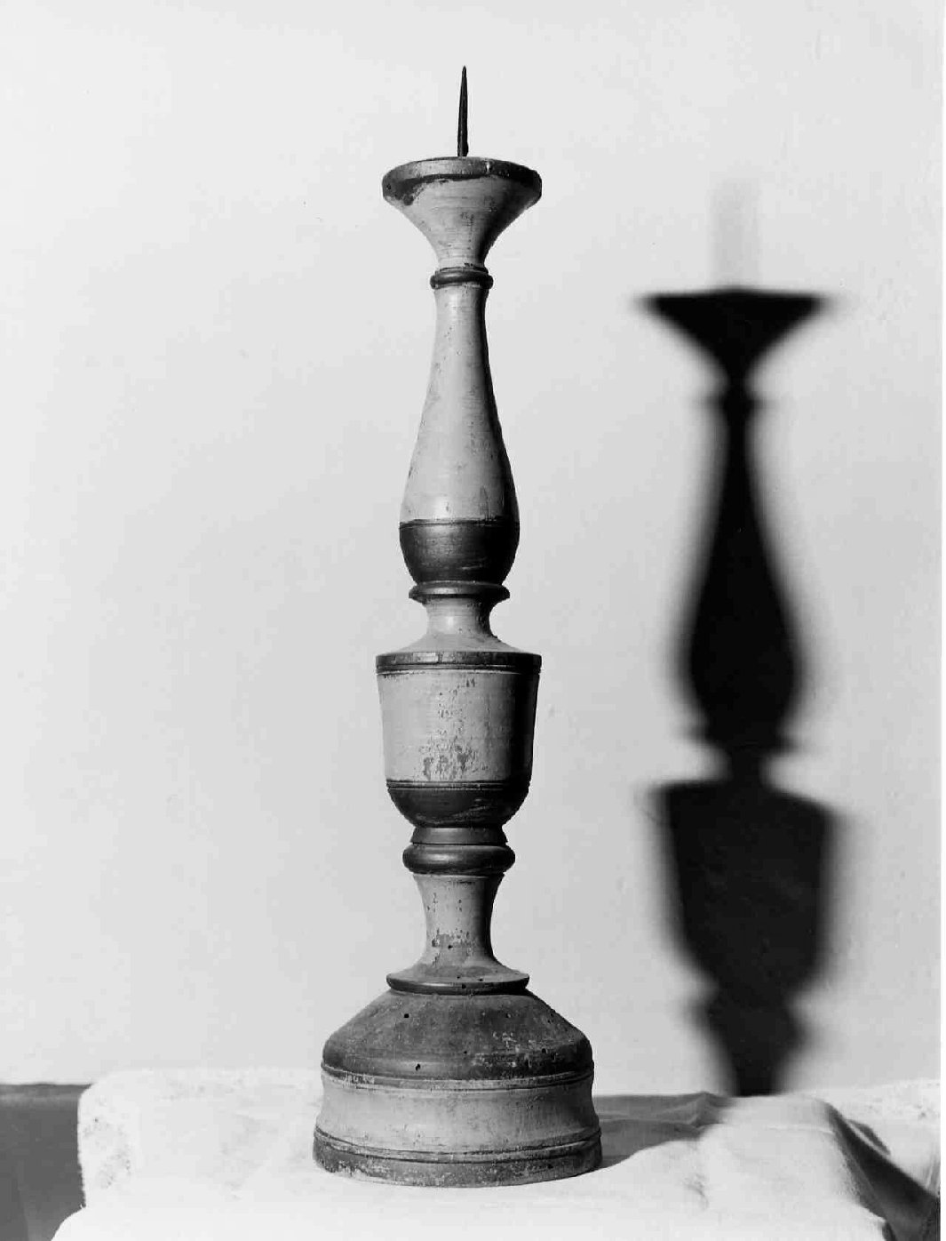 candeliere d'altare, serie - bottega umbra (inizio sec. XX)