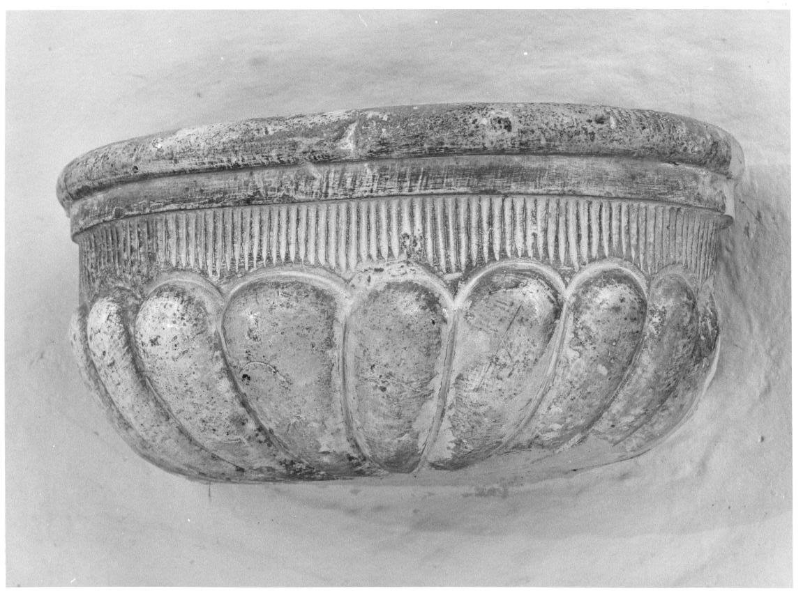 acquasantiera da parete, coppia - bottega italiana (sec. XVII)