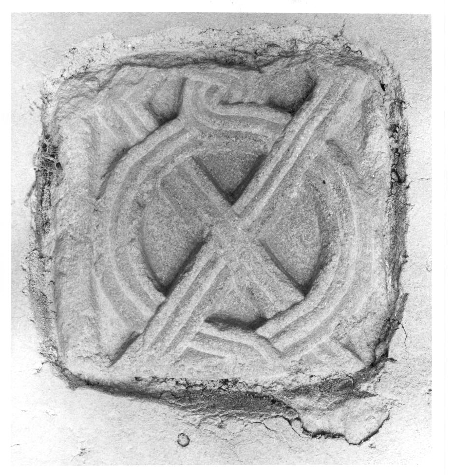 motivo decorativo a intreccio (rilievo, frammento) - bottega italiana (sec. IX)