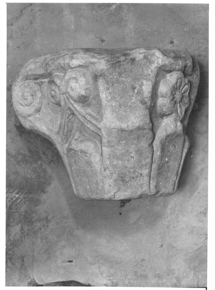 capitello - bottega italiana (sec. IX)