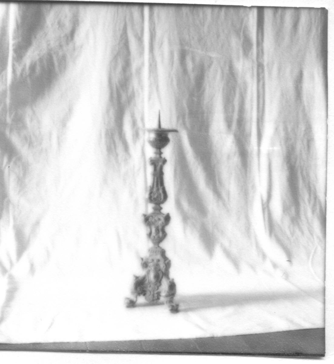 candeliere d'altare, serie - bottega umbra (sec. XVIII)