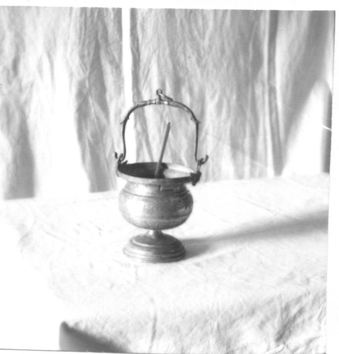 secchiello per l'acqua benedetta, elemento d'insieme - bottega italiana (sec. XVIII)