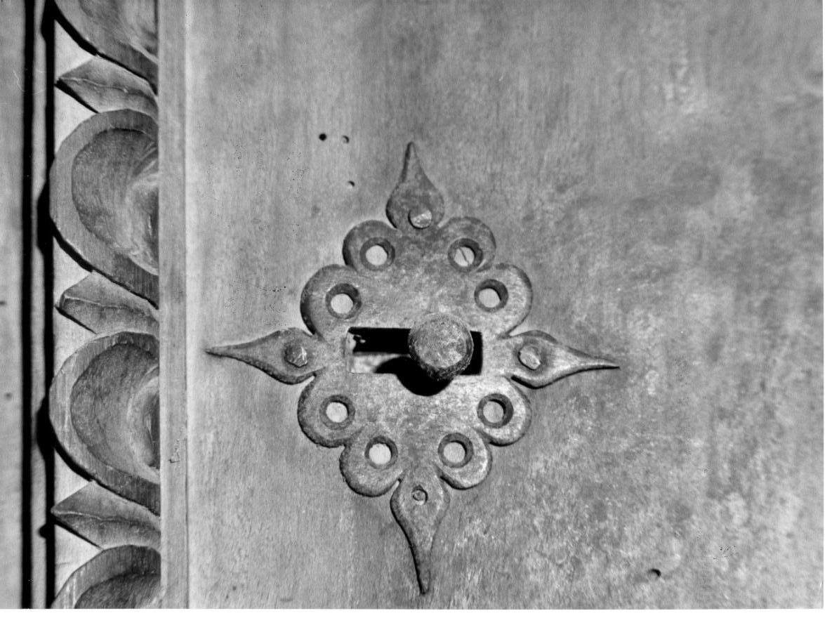 bocchetta di serratura, elemento d'insieme - bottega umbra (sec. XVII)