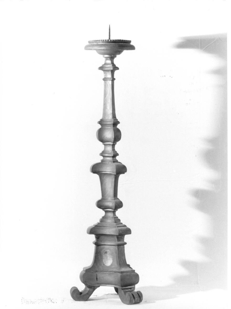 candeliere d'altare, serie - bottega umbra (sec. XVIII)