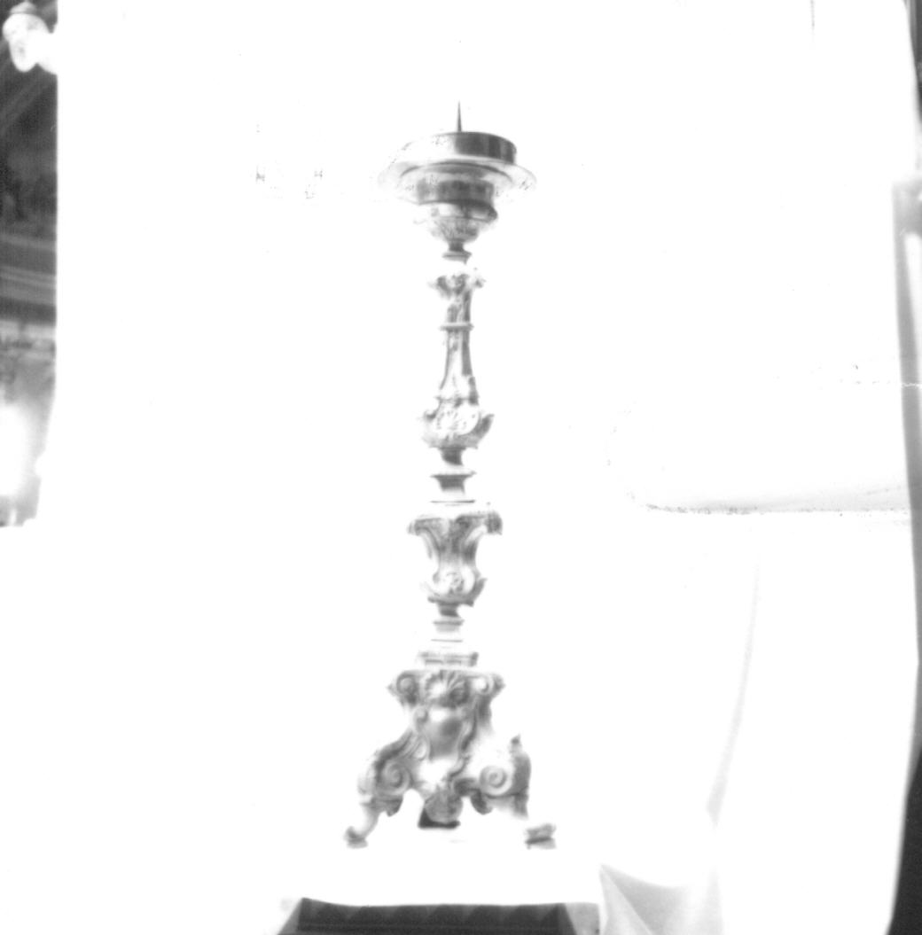 candeliere d'altare, serie - bottega Italia centrale (prima metà sec. XVIII)