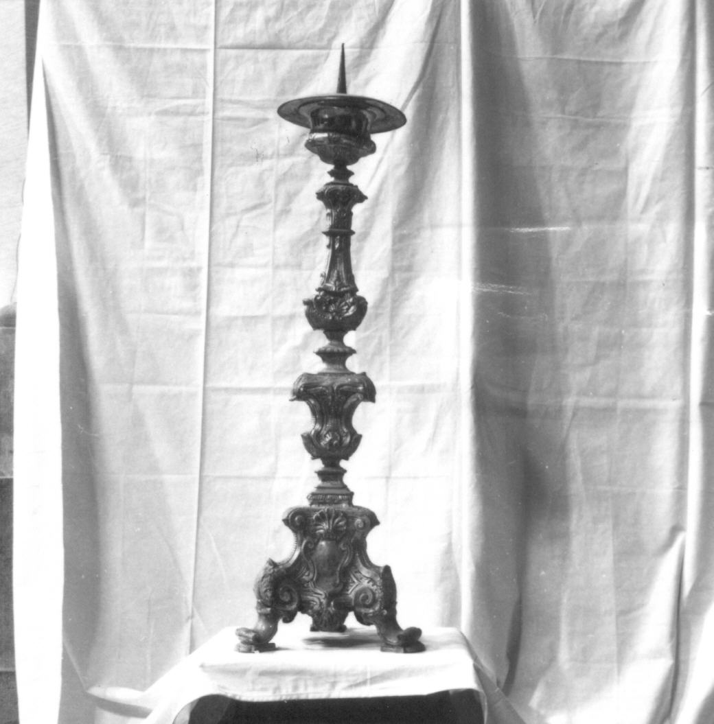 candeliere d'altare, serie - bottega italiana (sec. XVIII)