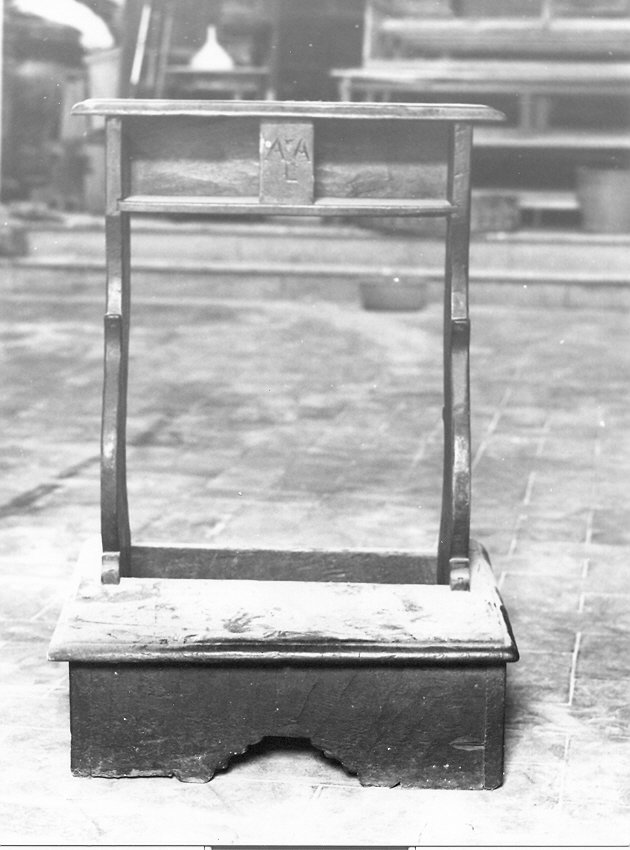 inginocchiatoio, opera isolata - bottega umbra (seconda metà sec. XVIII)