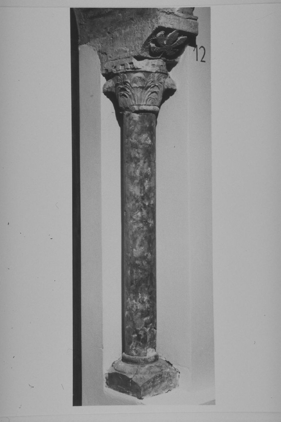 capitello, opera isolata - bottega umbra (sec. XIV)