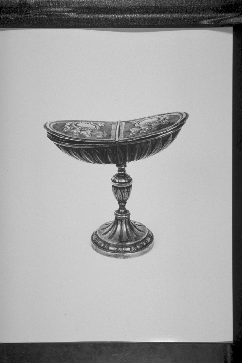 navicella portaincenso, elemento d'insieme - bottega umbra (sec. XIX)