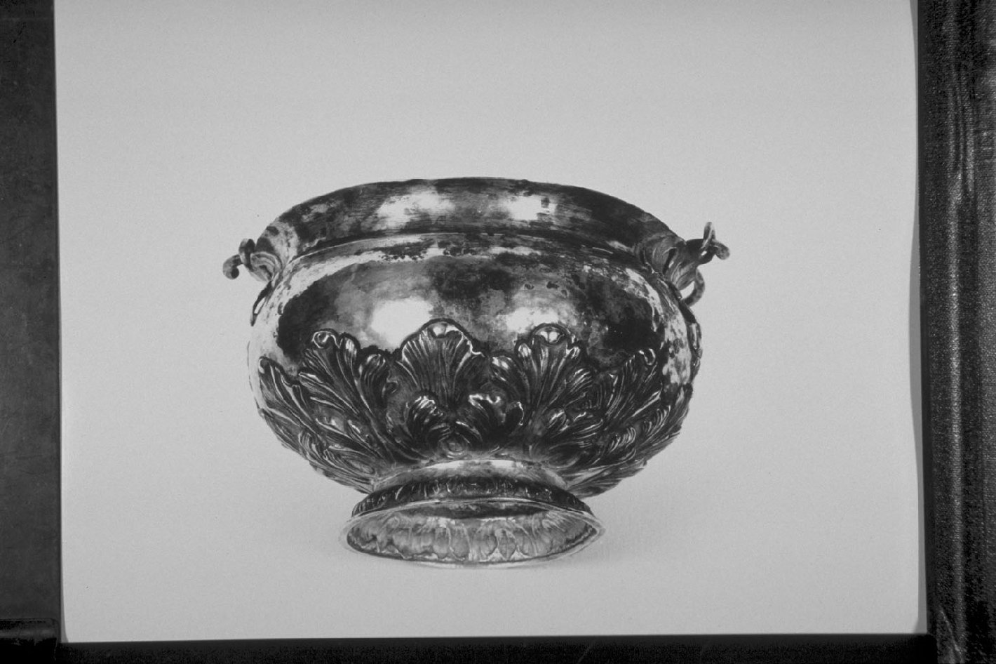 secchiello per l'acqua benedetta, opera isolata - bottega Italia centrale (sec. XVII)