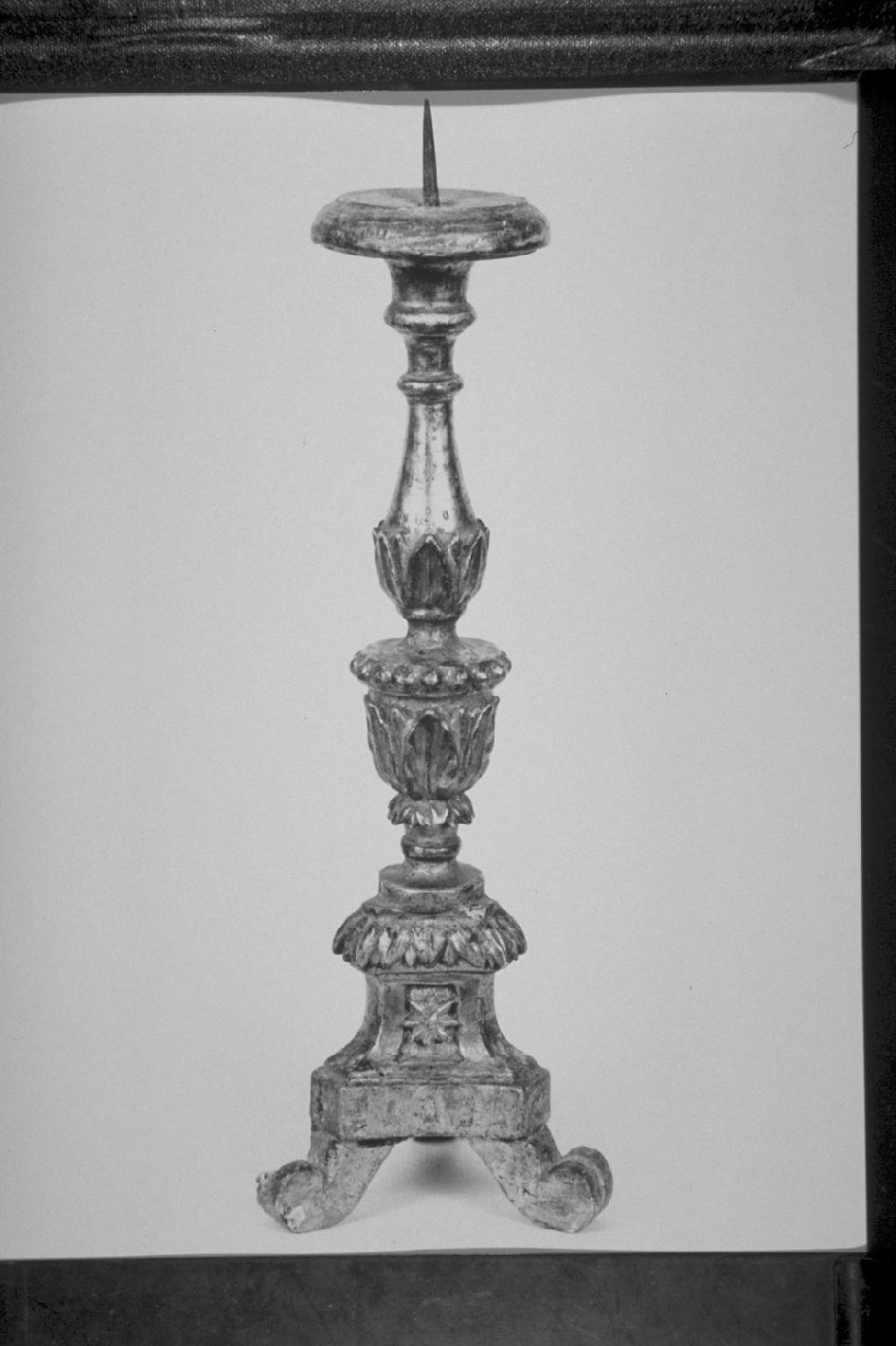 candeliere d'altare, serie - bottega umbra (sec. XVIII)