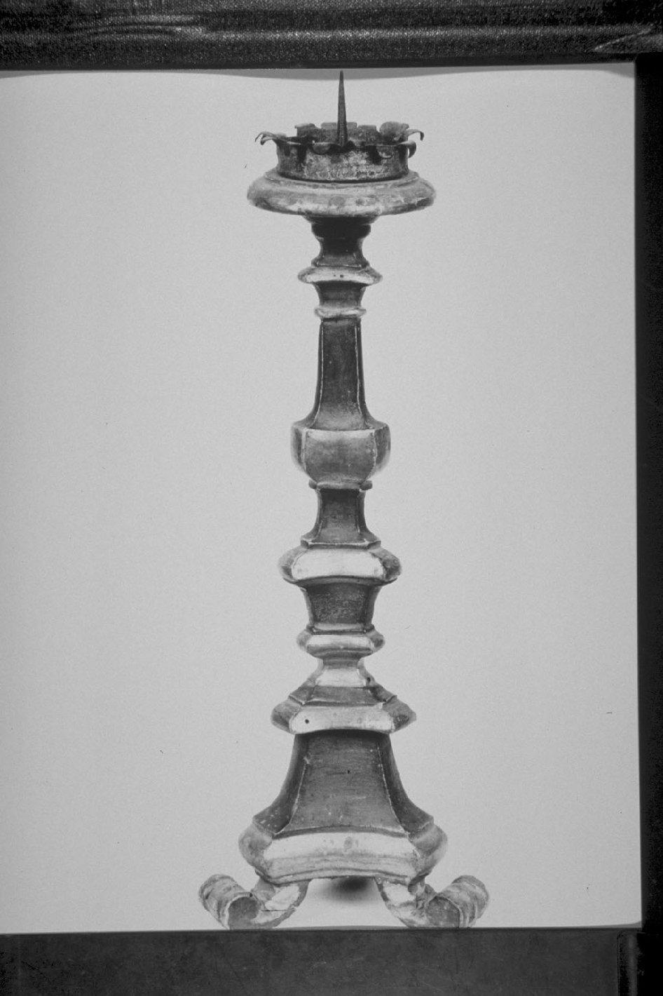 candeliere, serie - bottega umbra (sec. XVIII)