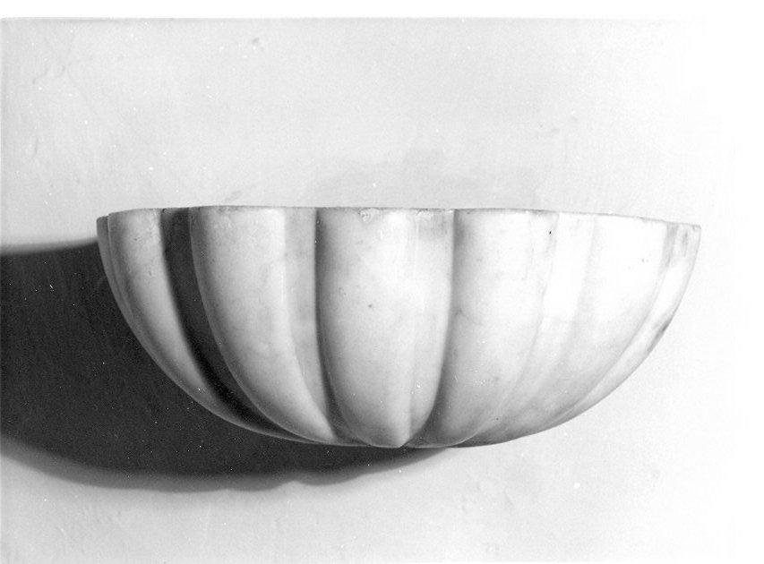 acquasantiera pensile, opera isolata - bottega umbra (sec. XVII)