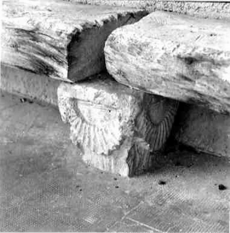 capitello, elemento d'insieme - bottega umbra (seconda metà sec. XII)