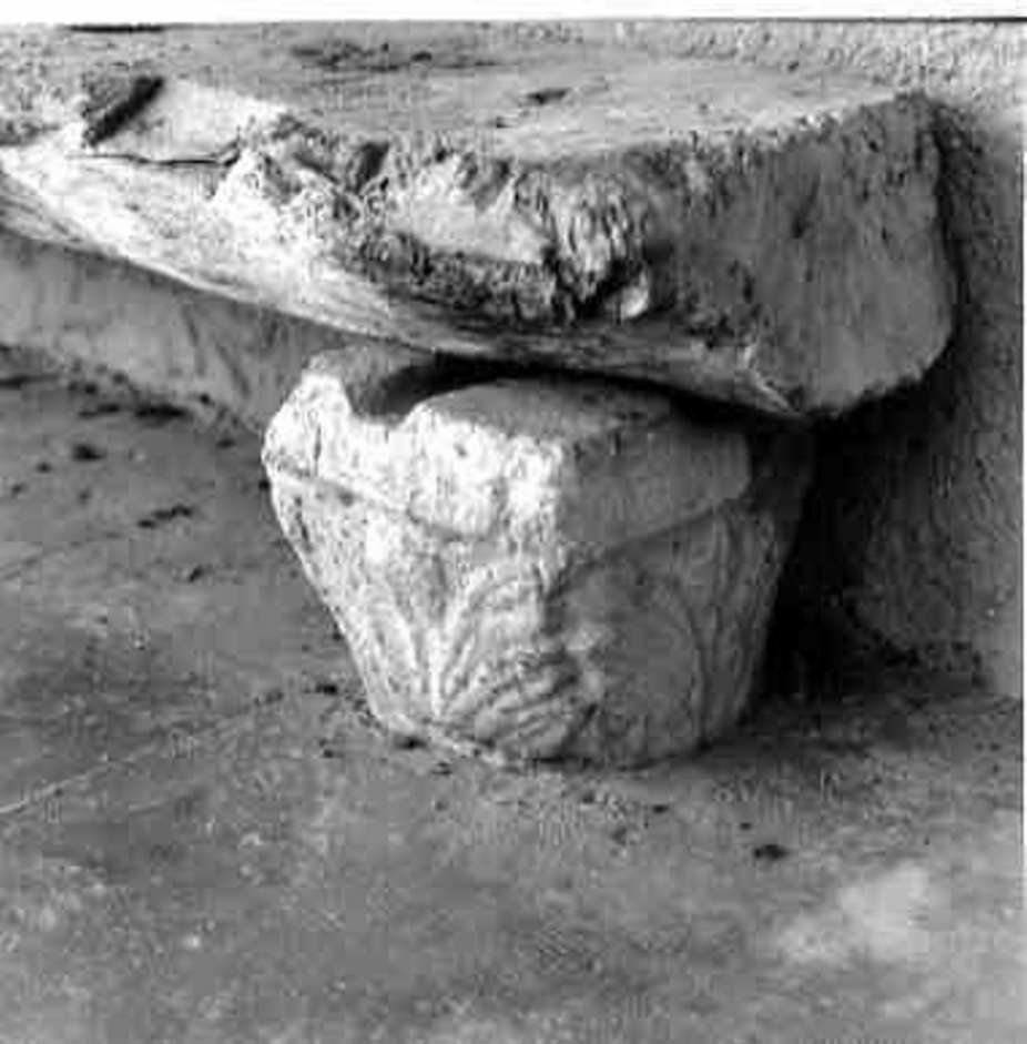 capitello, elemento d'insieme - bottega umbra (seconda metà sec. XII)