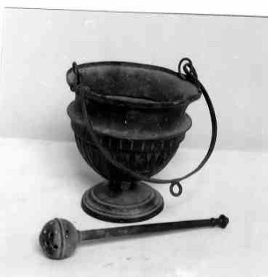 secchiello per l'acqua benedetta, elemento d'insieme - bottega Italia centrale (secc. XIX/ XX)